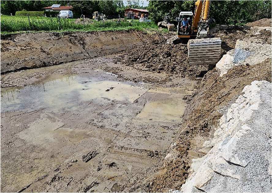 Waldweg in Übersee, Bayern: Übersicht der geplanten Ausbauarbeiten mit Markierungen und Beschreibungen.